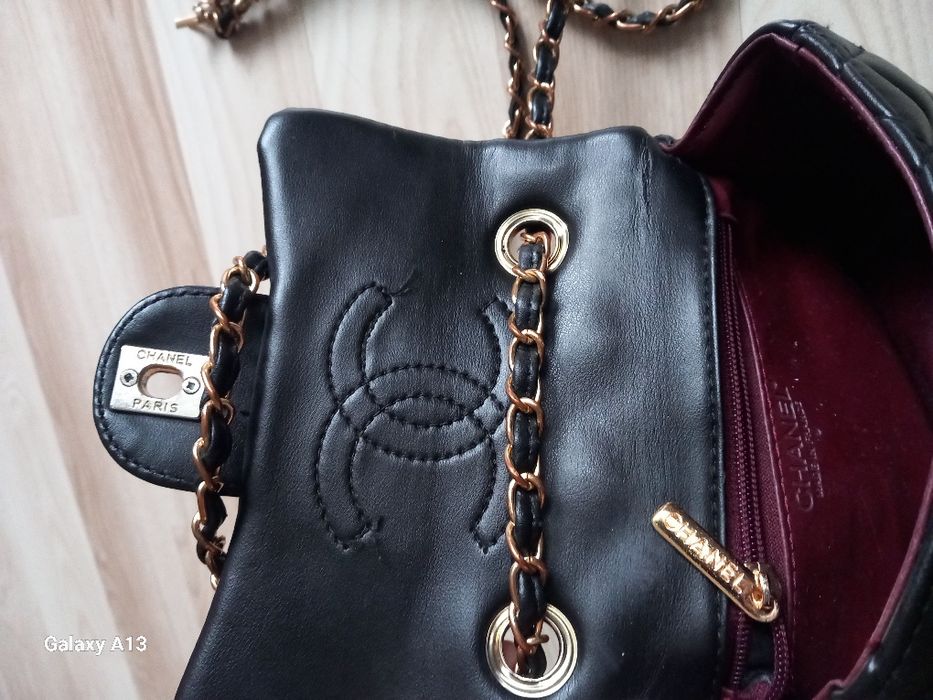 Chanel mała torebka czarna