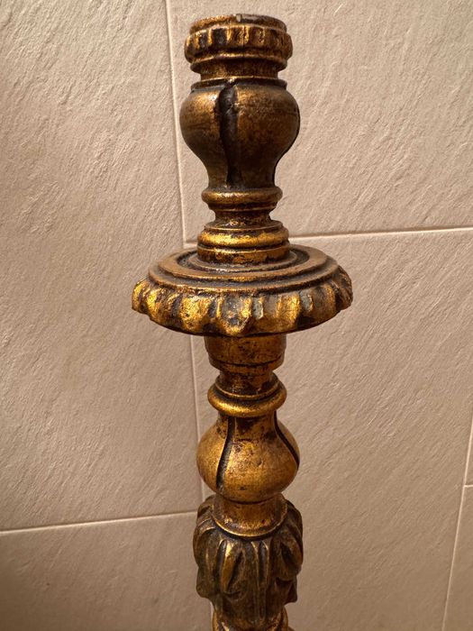 Tocheiro Antigo em Talha Dourada Eletrificado com Abajour