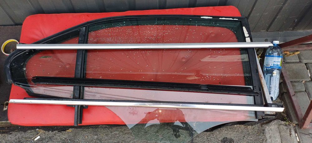 Стекло задней правой двери на VW JETTA 2016 года с форточкой