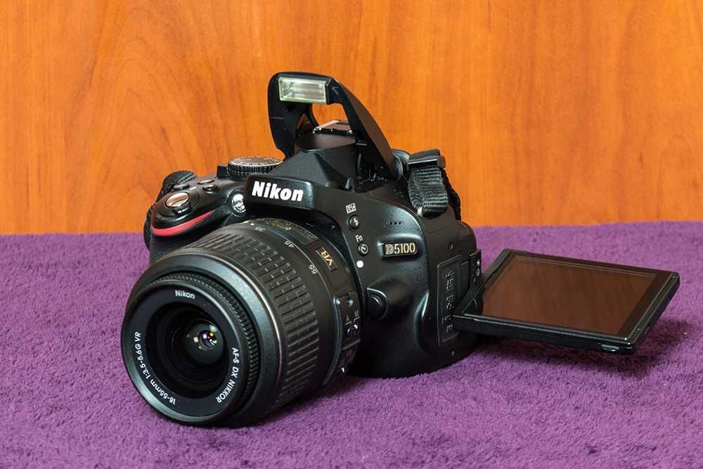 Дзеркальний фотоапарат Nikon D5100 з об’єктивом 18-55