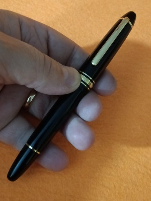 Caneta Montblanc 146, em ouro