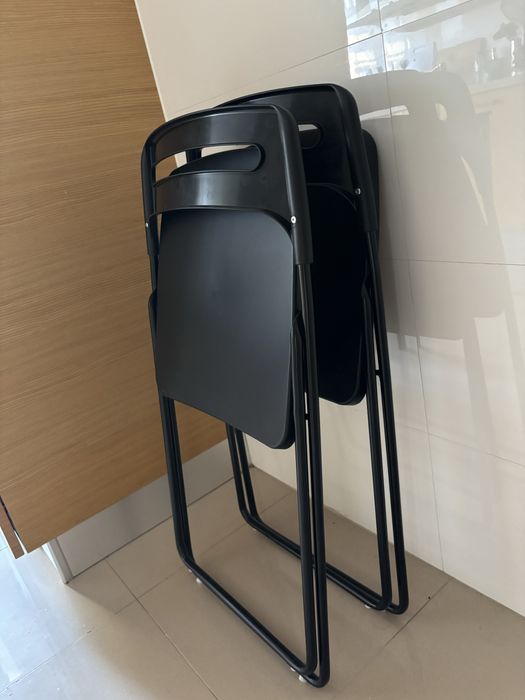 Mesa com cadeiras IKEA