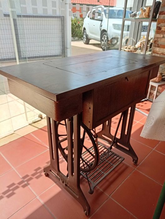 Máquina de costura Singer antiga