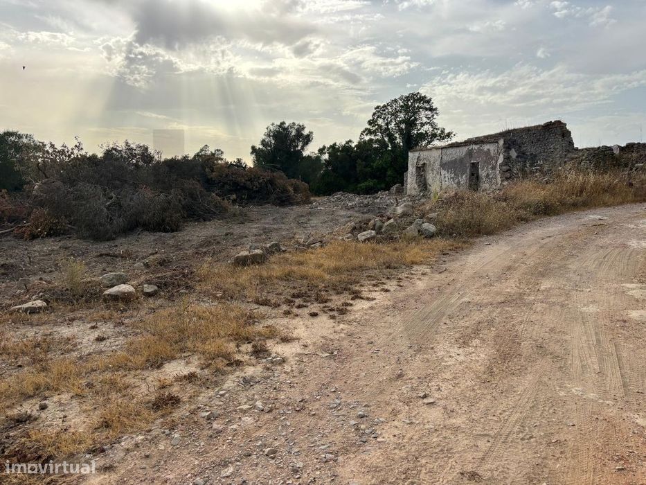 Terreno com Ruina em Charneca de São Faustino - Boliqueime - Loulé