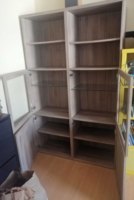 Conjunto 2 Móveis / Estantes IKEA BESTÅ com Portas e Vidro (Efeito Carvalho)