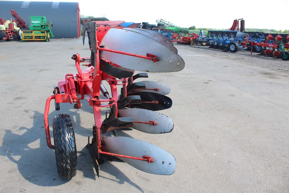 Pług 4 skibowy obrotowy Overum agrolux