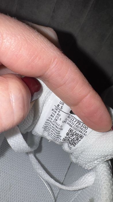 Nike кросівки. Оригінал! Нові. Натуральна шкіра. Розмір 40