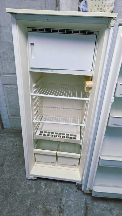 Рабочий надёжный холодильник, 1- камерный. для дачи.