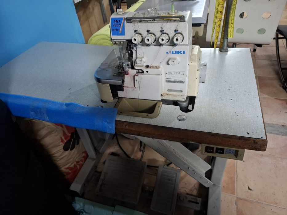 Maquina de corte e cose 2 agulhas