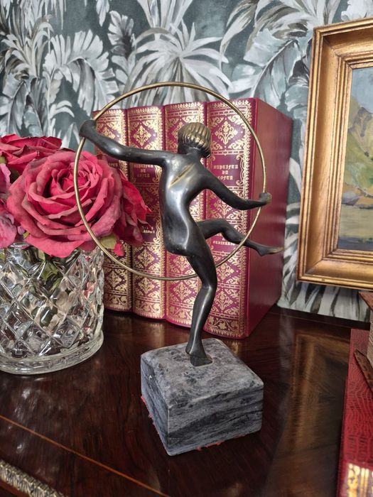 Estatueta Art Déco "Dançarina com Aro"