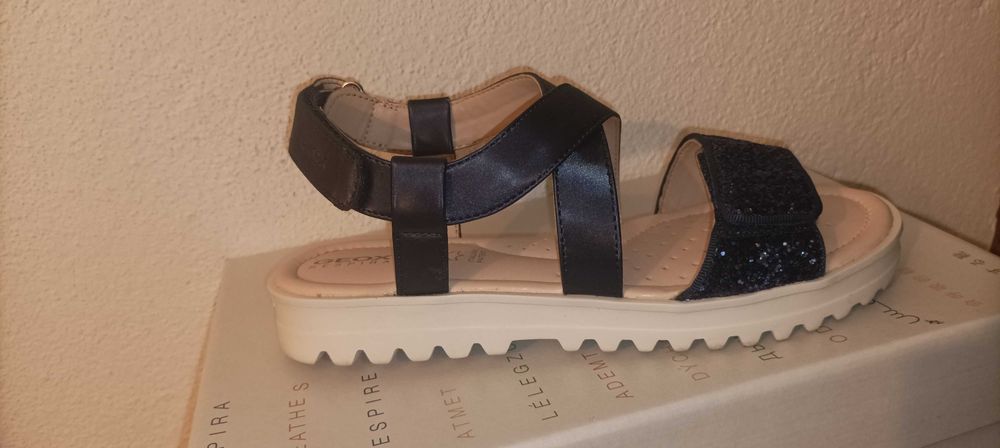 Sandália para menina como Nova GEOX tamanho 36