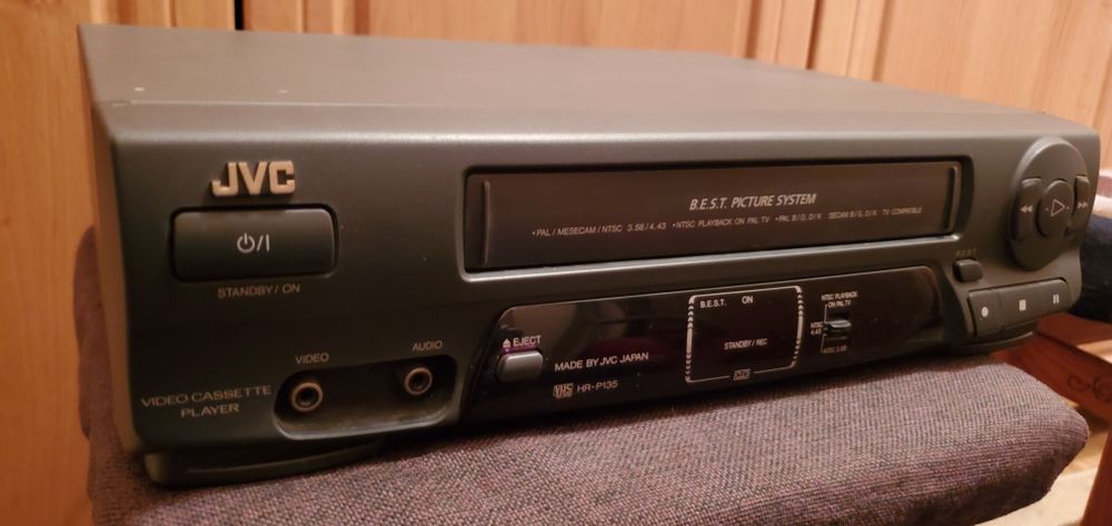 Відеомагнітофон JVC P135EE