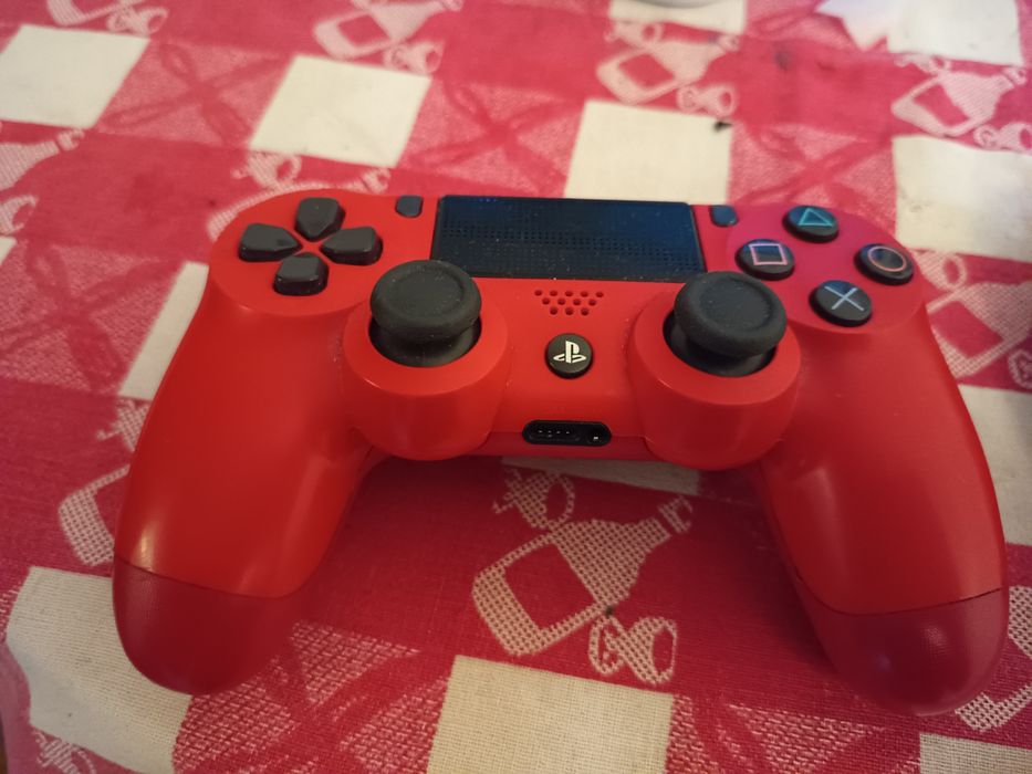 PlayStation 4 PS4 Slim 2T / +2 comandos e cabo HDMI