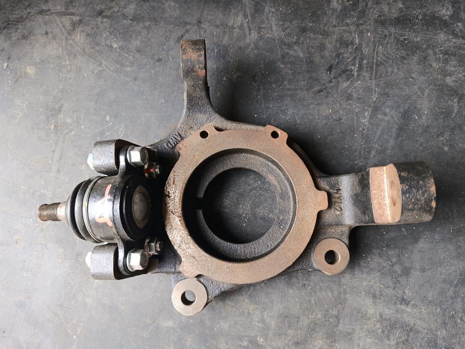 Лівий новий поворотний кулак Ssang Young Kyron