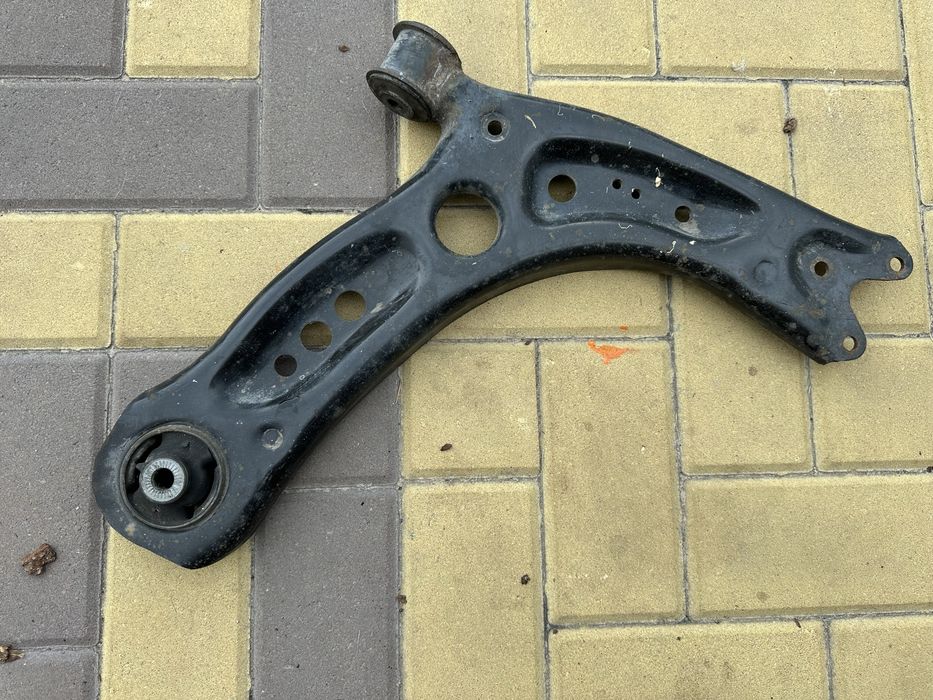 VW Golf 7 VII 12-20 A3 8V Leon III рычаг передний правый -левый