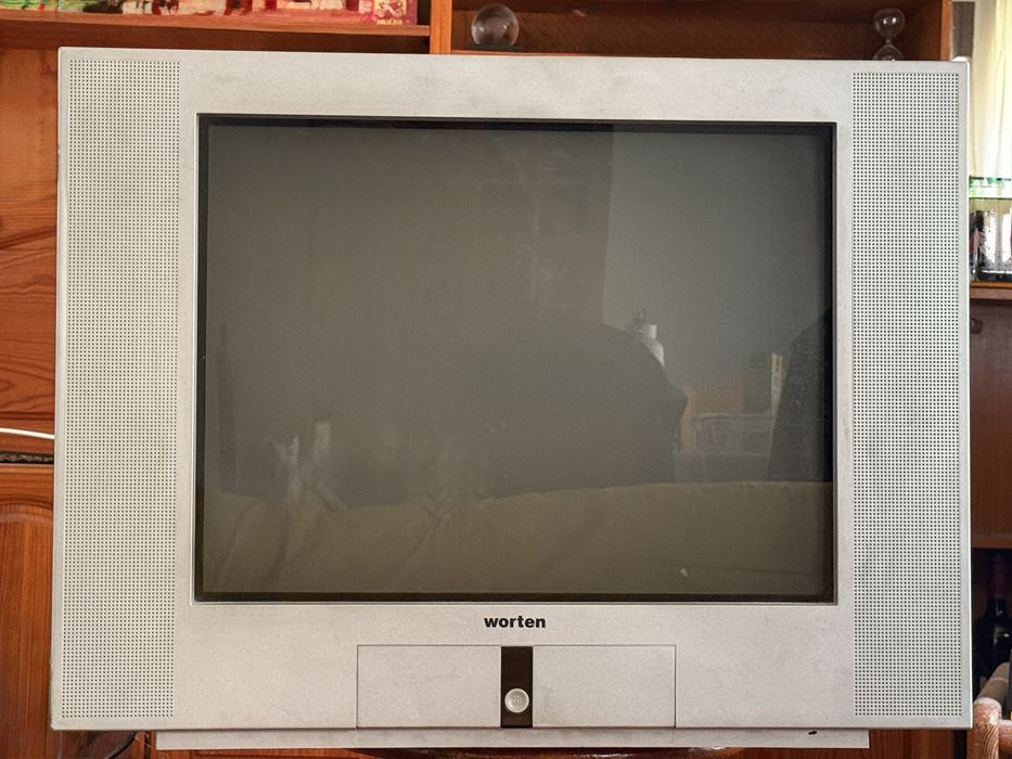 Televisão CRT Worten 55cm plana