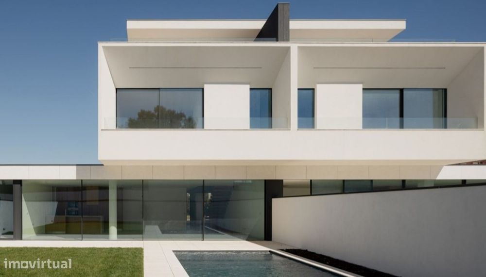 Moradia V4+1 com jardim, piscina e vistas de mar à venda em Valadares