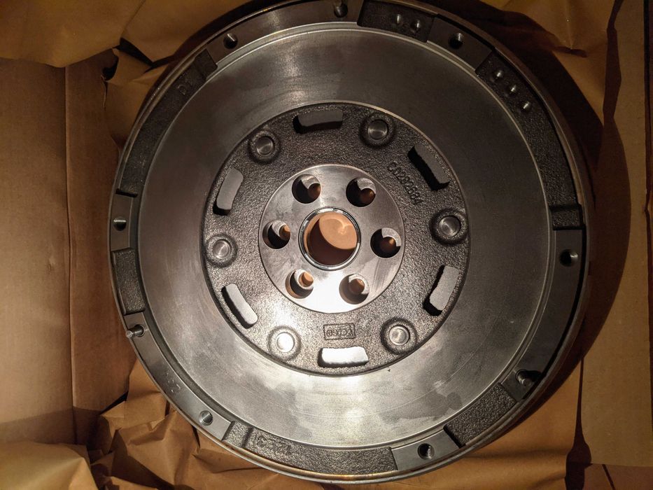 Маховик цилиндр сцепление помпа ремень ГРМ Citroen Peugeot - б/у