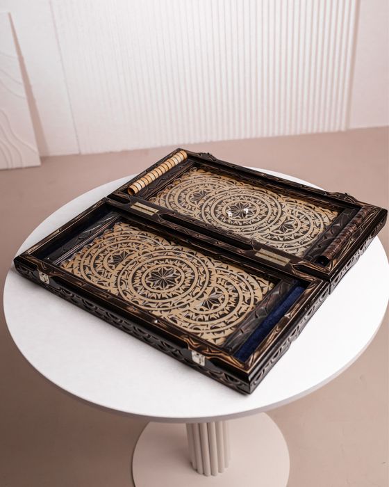 Шикарні дерев'яні різьблені нарди з дерева ручної роботи