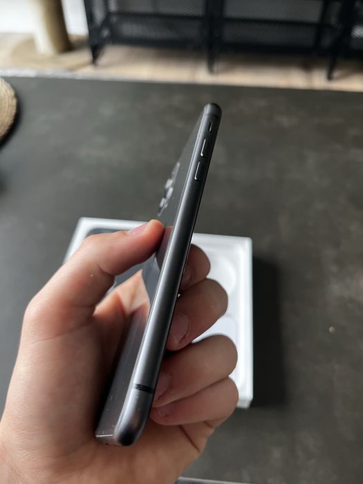 Iphone 11 64GB 74% baterii