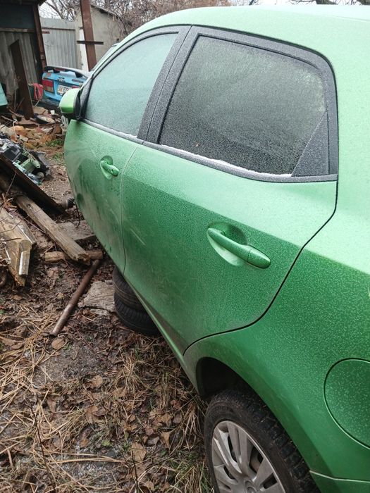 передняя дверь мазда 2