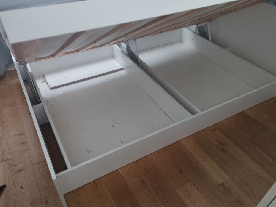Łóżko z pojemnikiem  140 cm