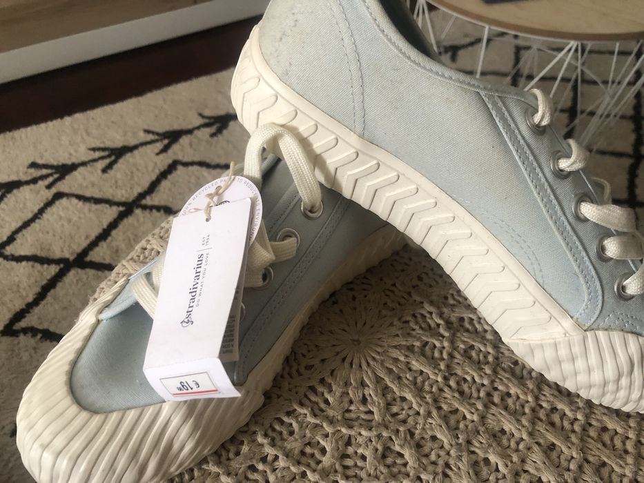 Sapatilhas tecido azul marca Stradivarius tamanho 39