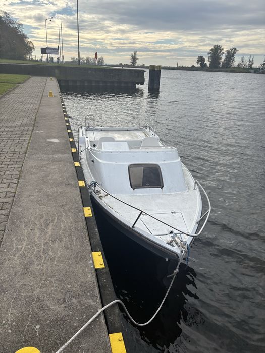 Lódz wedkarska kabinowa