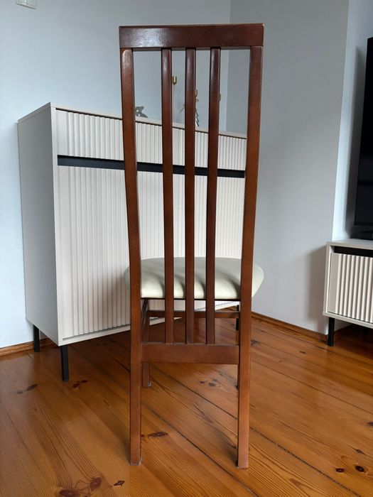 Zestaw sześciu krzeseł