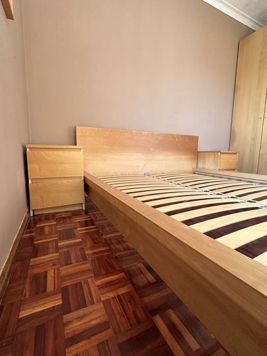 Cama e mesas de cabeceiras Ikea usado