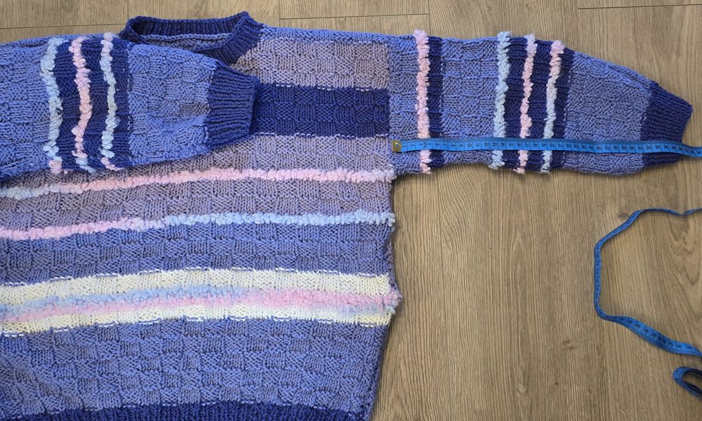 Sweter z włóczki ręcznie robiony