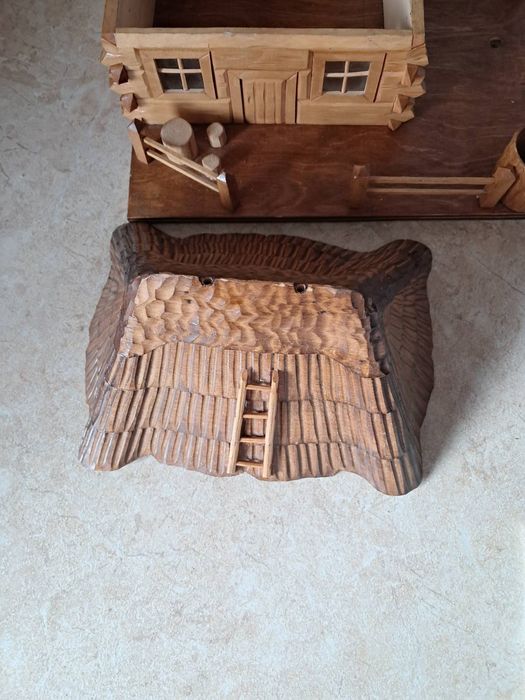 Деревянный гуцульский домик-шкатулка, резьба по дереву.