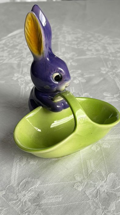 Figurka Goebel zając królik z koszykiem bunny