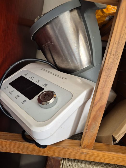 Robo de cozinha em bom estado