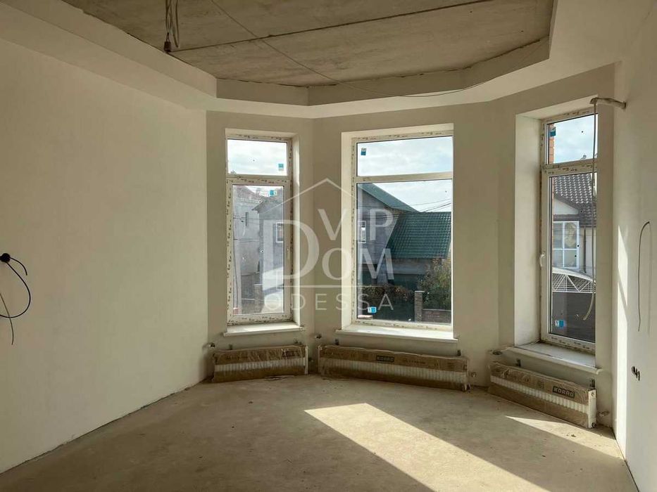 ПРОДАМ Отличный  Дом из кирпича и ракушечника Киевский район.