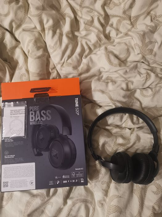 Продам навушники jbl 520bt