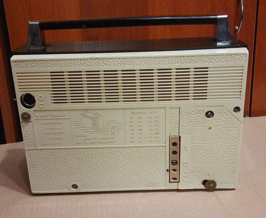Радиоприемник VEF-201 с FM диапазоном