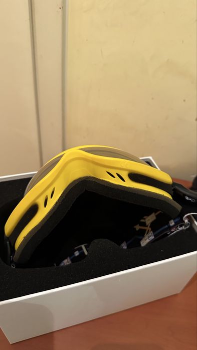 Горнолыжные очки OAKLEY