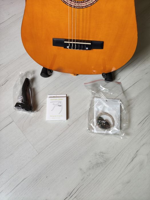 Gitara klasyczna 4/4 plus dodatki