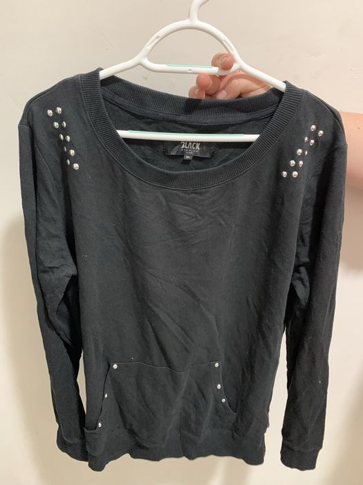 Чорний світшот з довгими рукавами