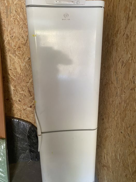 Холодильник Indesit