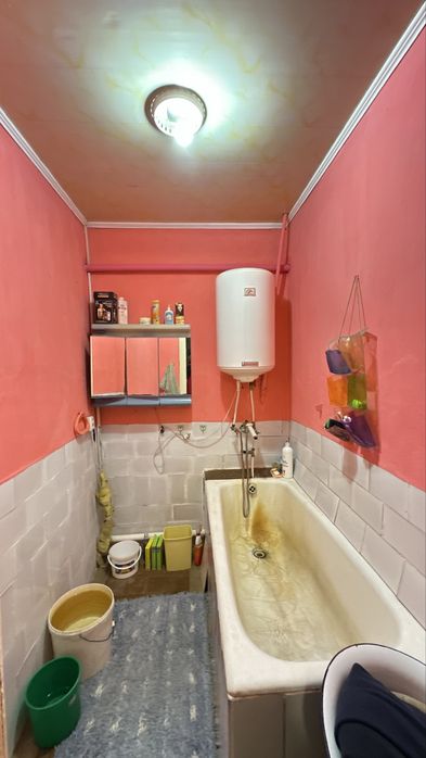 Добротний теплий будинок для життя біля лісу та річки