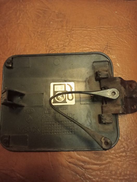 Лючок бензобака киа сефия2