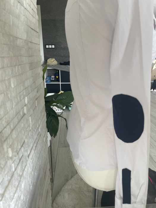 Biała koszula granatowe wstawki