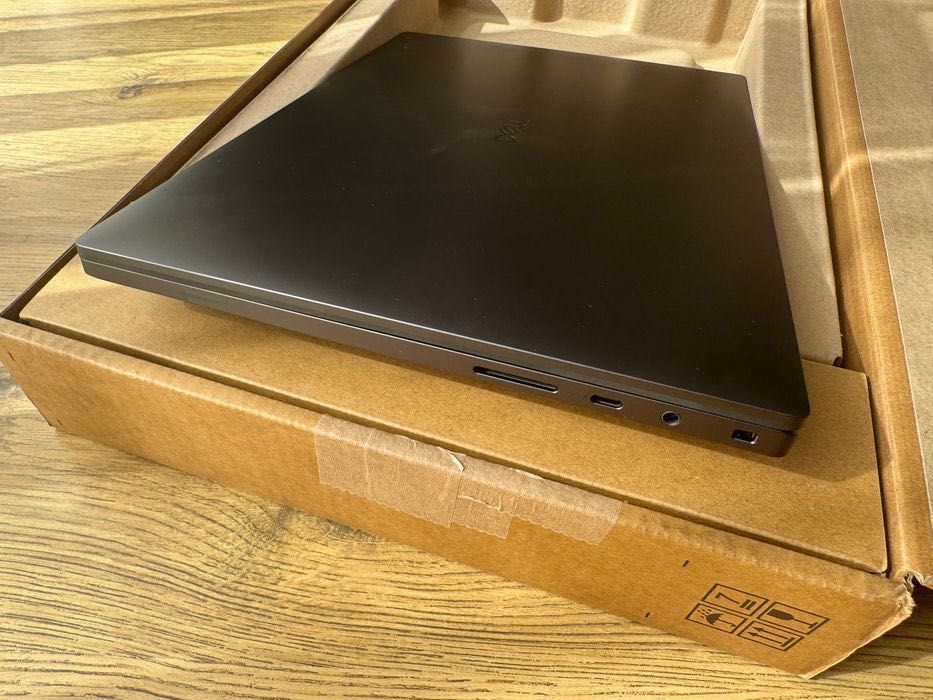 Dell Pro Max 16 Premium Ultra 9-285H 64GB 1TB Windows RTX PRO 2000 MA16250 laptop