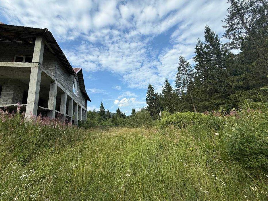 Незавершене будівництвопід готель, гори Вишків