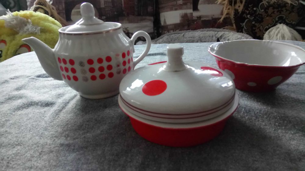 Фарфоровая посуда "Горох"(чайнички, сахарницы, чашки).