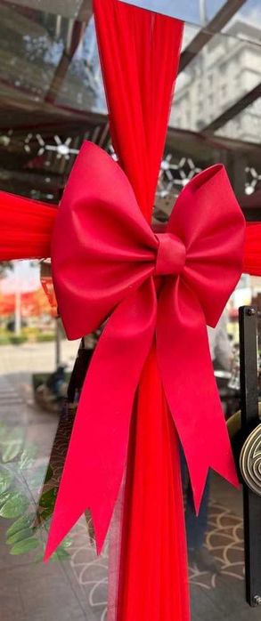 Великий бант на машину, фасад, оформлення, декор для оформлення
