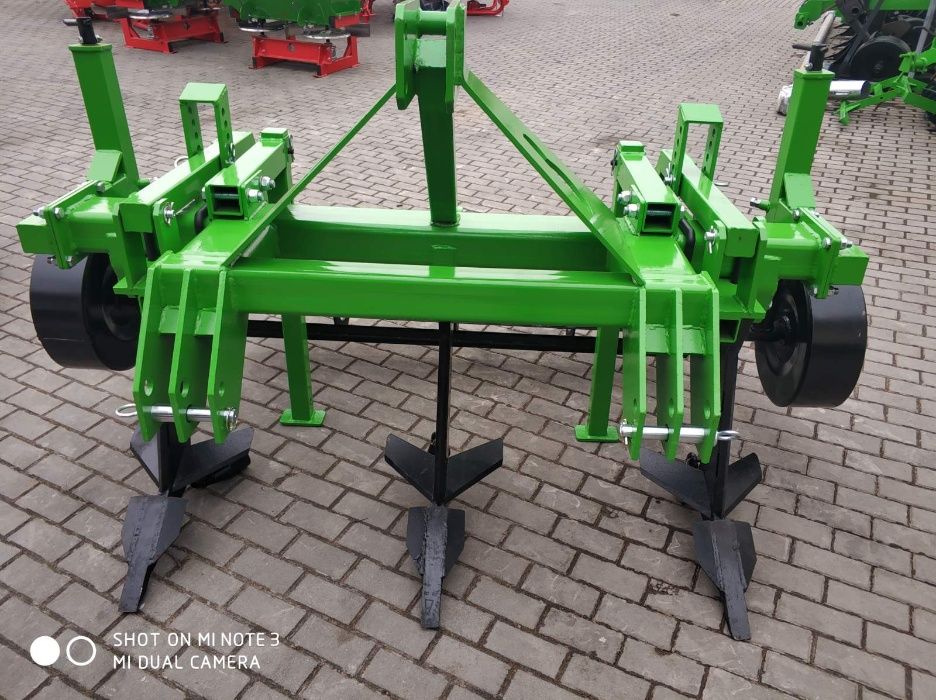 Глибокорозпушувач Bomet чизель плуг чизельний