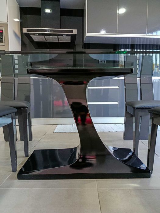 Mesa de Jantar com Vidro Temperado + Conjunto de Cadeiras